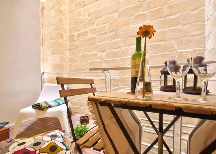 Valletta Art House - Retro Bordello