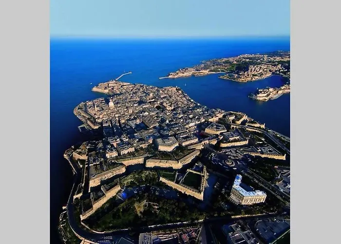 Valletta Art House - Retro Bordello